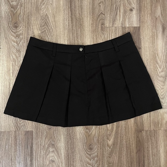 H&M pleated mini skirt - Picture 1 of 3